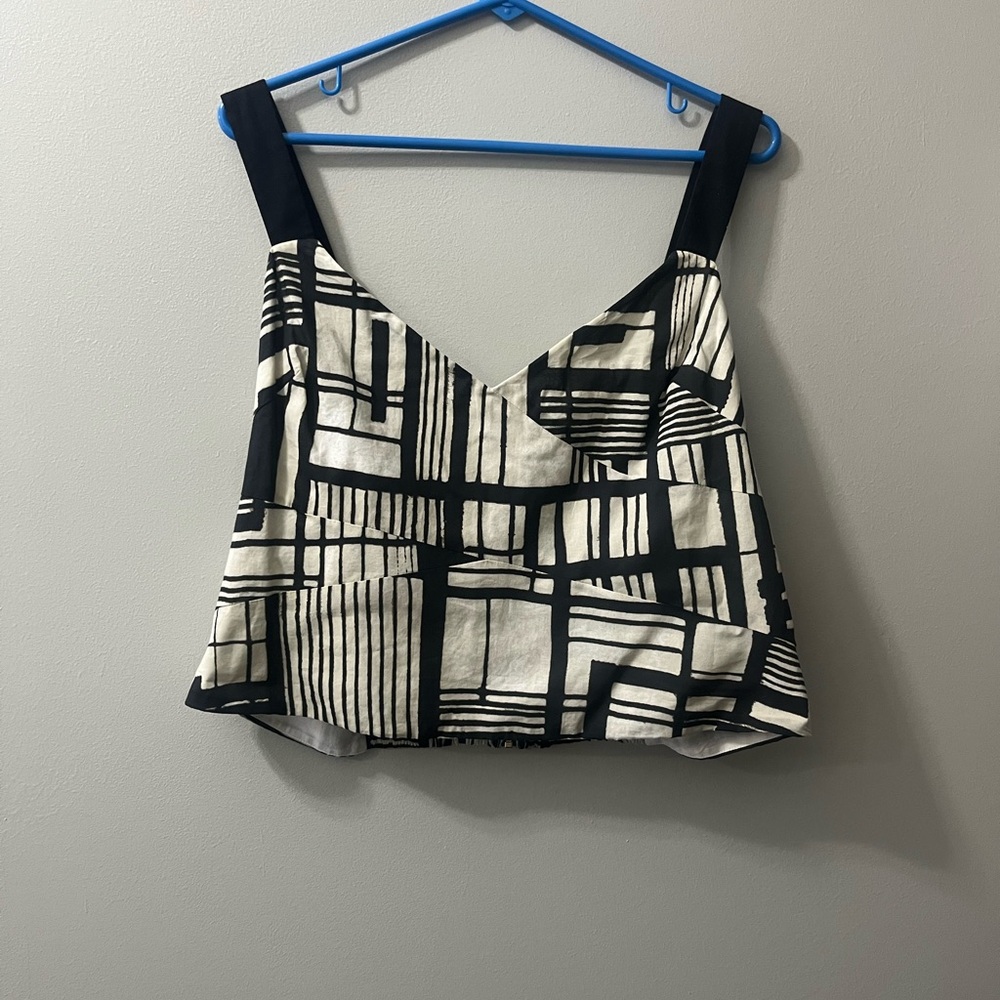 DKNY crop tank geometric print
Zip NEW‎ size XL